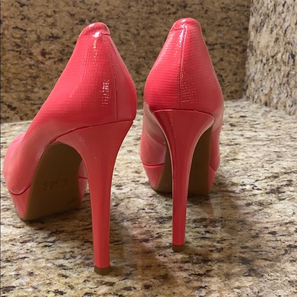 Heels - Picture 2 of 4